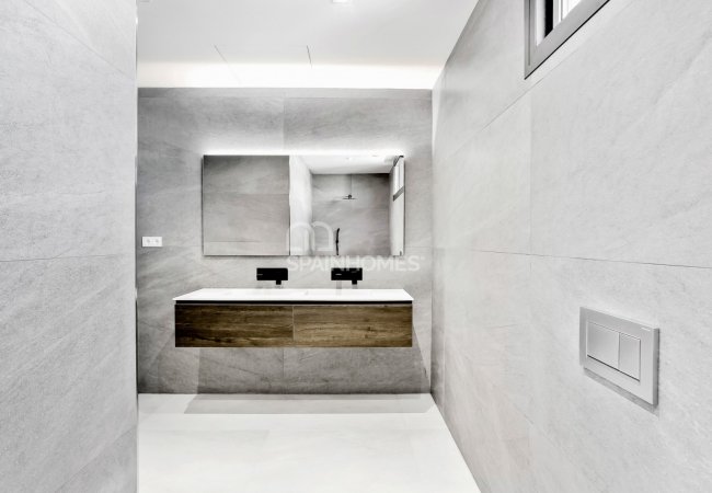 Benalmádena'da Modern Tasarımlı Özel Yüzme Havuzlu Ev 25