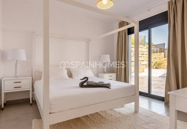 Villa De 5 Dormitorios Con Buenos Materiales En Benalmádena 15
