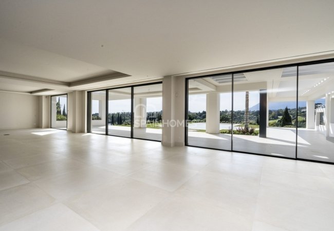 Deluxe Villa Within a Prestigious Urbanization in Benahavis 12