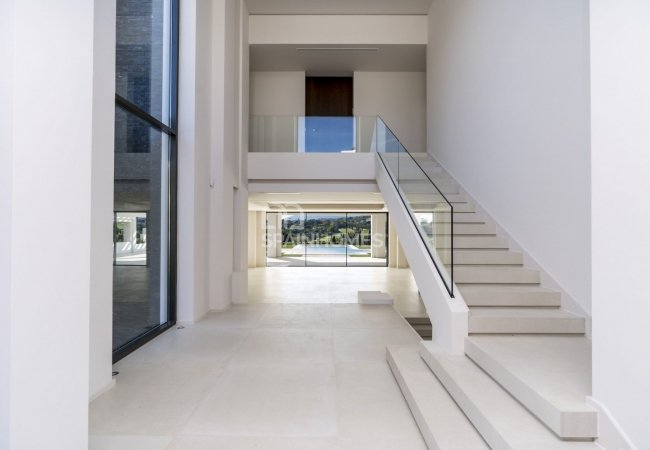 Deluxe Villa Within a Prestigious Urbanization in Benahavis 15