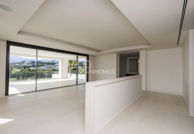 Deluxe Villa Within a Prestigious Urbanization in Benahavis 16