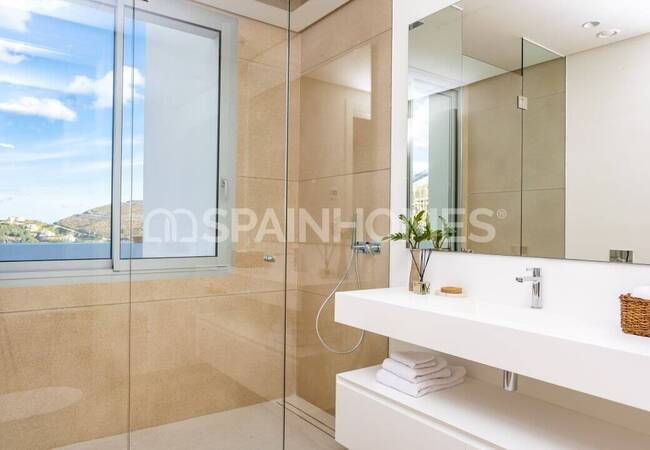 Luxury Apartments Within an Exclusive Community in Benahavis 37