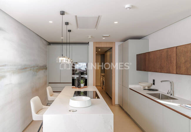 Málaga'da Deniz Manzaralı Modern Tasarımlı Daireler 23