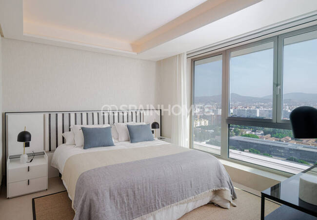 Málaga'da Deniz Manzaralı Modern Tasarımlı Daireler 26