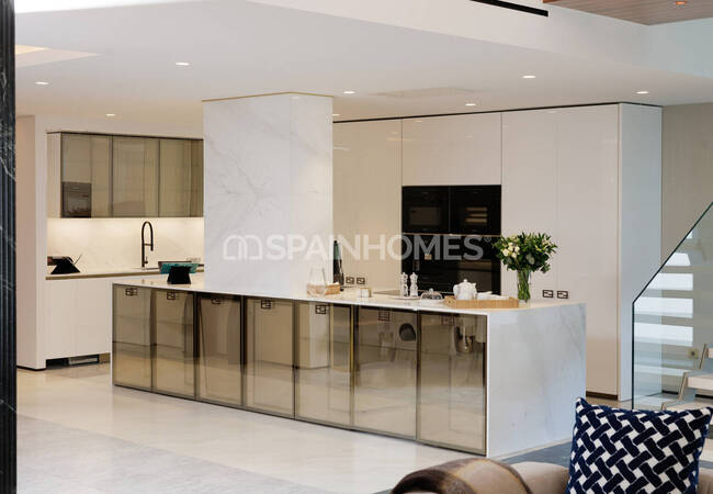 High Ceiling Apartments with Spacious Terraces in Malaga City 22