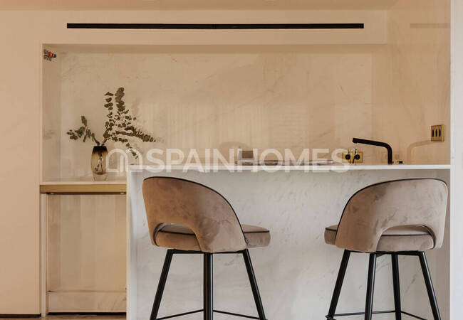 High Ceiling Apartments with Spacious Terraces in Malaga City 32