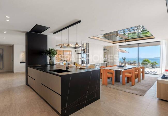Unique Beachfront Project in Estepona with Luxury Apartment 16