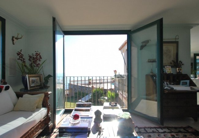 Fantastically Located Beachfront Prestigious Villa in Mijas 19