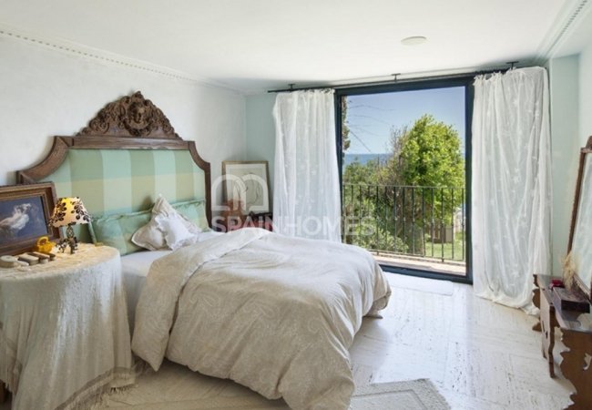 Fantastically Located Beachfront Prestigious Villa in Mijas 23