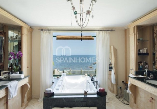 Fantastically Located Beachfront Prestigious Villa in Mijas 24