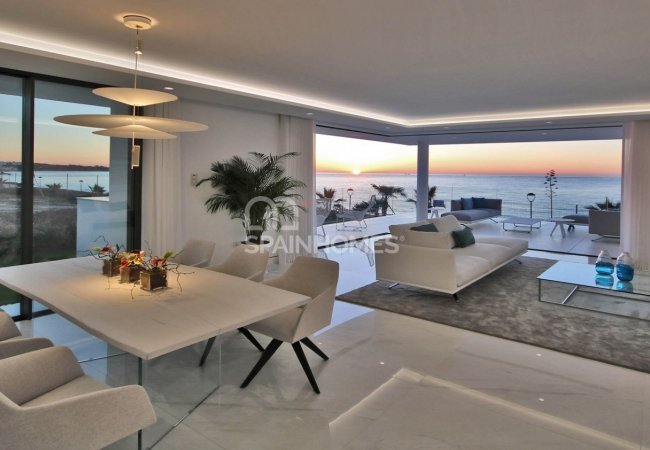 Estepona'da Avantajlı Konumda Deniz Manzaralı Lüks Daire 24