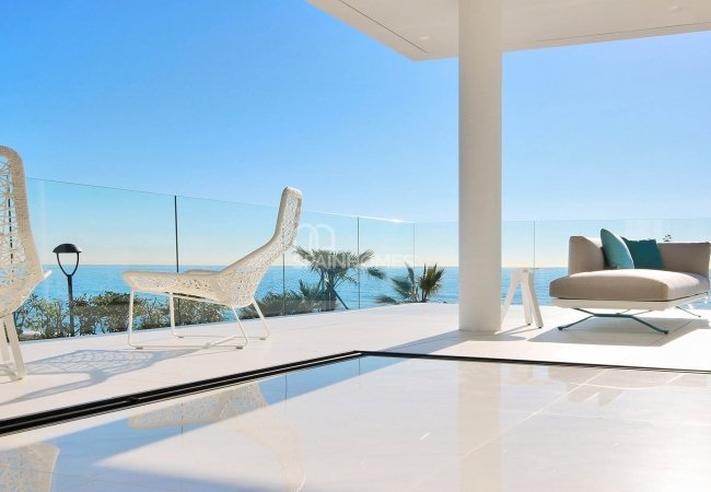 Estepona'da Avantajlı Konumda Deniz Manzaralı Lüks Daire 30