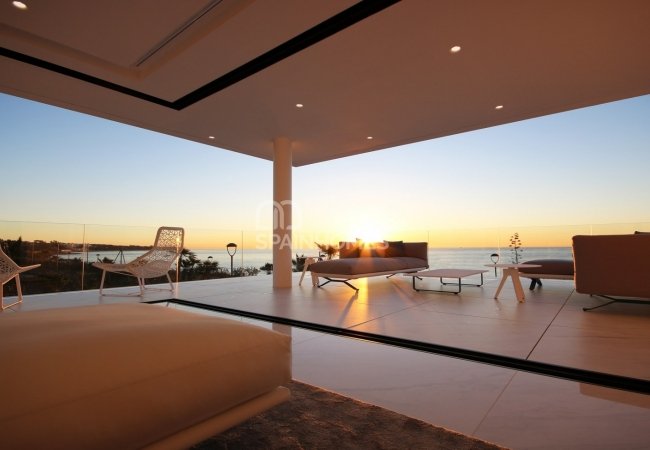 Estepona'da Avantajlı Konumda Deniz Manzaralı Lüks Daire 32