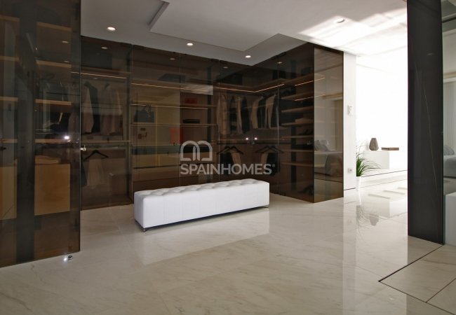 Estepona'da Avantajlı Konumda Deniz Manzaralı Lüks Daire 18