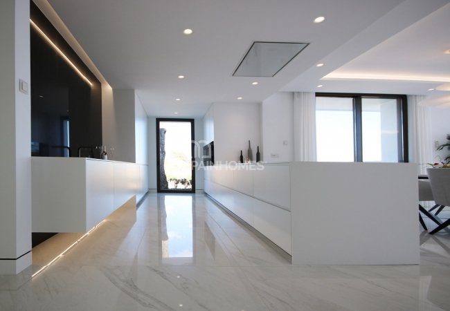 Estepona'da Avantajlı Konumda Deniz Manzaralı Lüks Daire 20