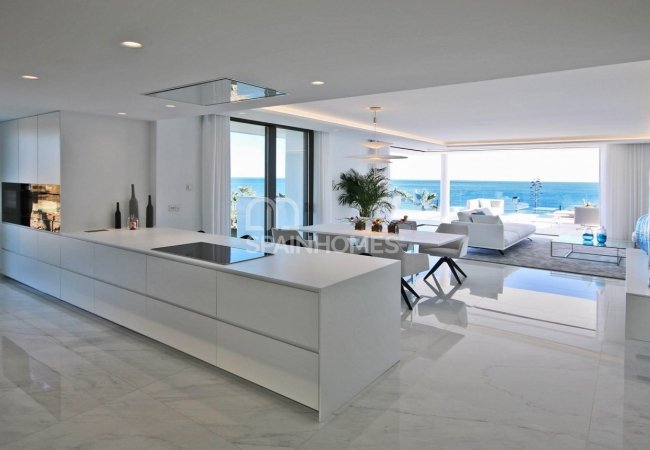 Estepona'da Avantajlı Konumda Deniz Manzaralı Lüks Daire 22