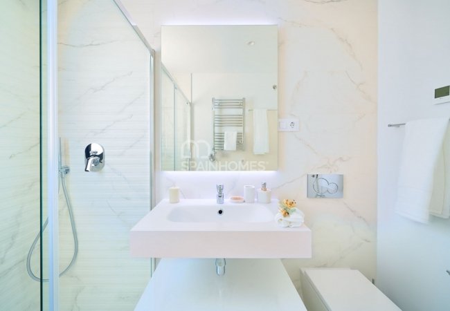 Modern Townhouses Close to Amenities in Estepona 16