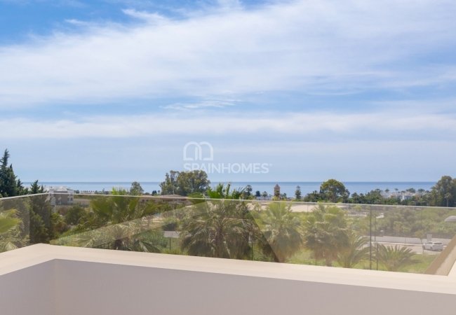 Modern Townhouses Close to Amenities in Estepona 9