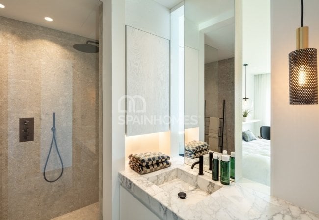 Well-located High-end House in Marbella's Prime Location 30