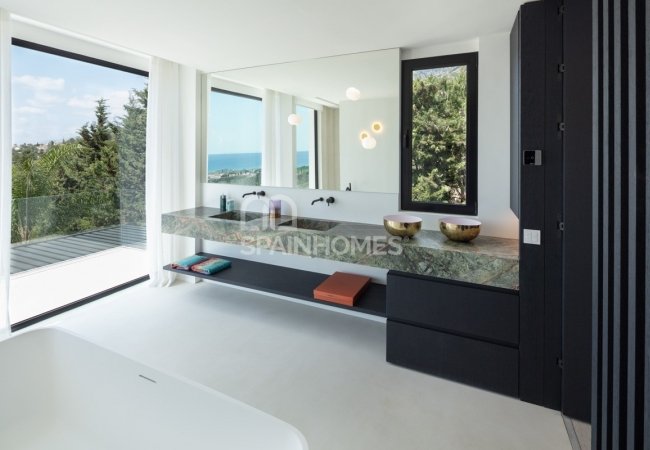 Well-located High-end House in Marbella's Prime Location 35
