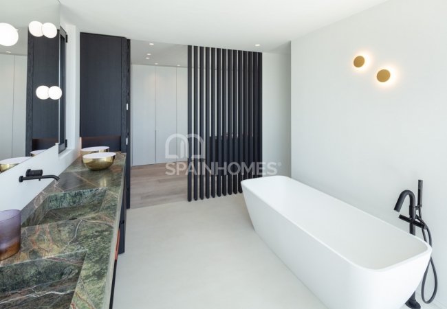 Well-located High-end House in Marbella's Prime Location 36