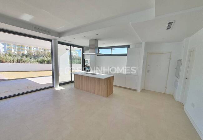 Manilva'da Marinaya Yakın Avantajlı Konumda Villalar 12