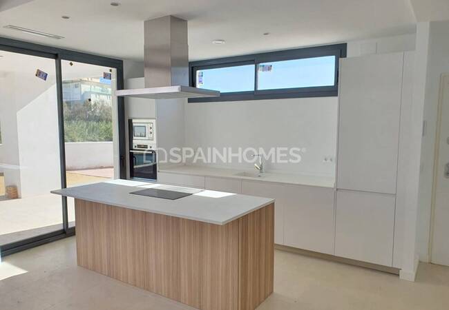 Manilva'da Marinaya Yakın Avantajlı Konumda Villalar 14