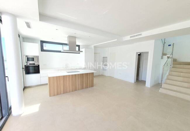 Manilva'da Marinaya Yakın Avantajlı Konumda Villalar 15