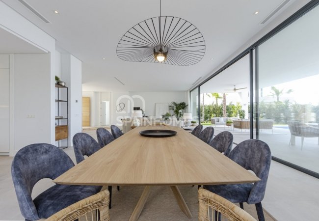 Marbella’da Avantajlı Konumda Taşınmaya Hazır Golf Villaları 19