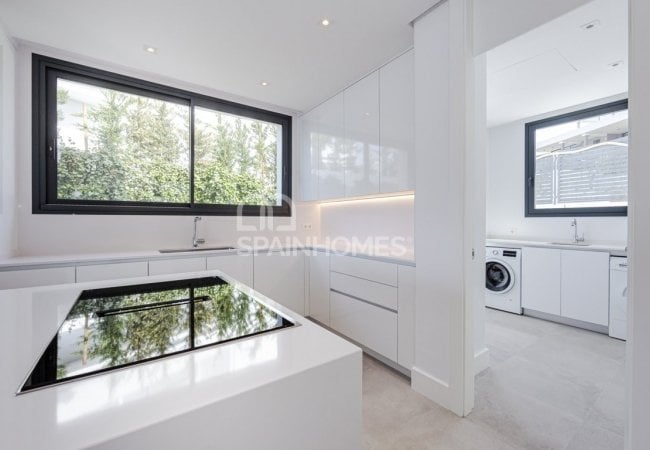 Marbella’da Avantajlı Konumda Taşınmaya Hazır Golf Villaları 31