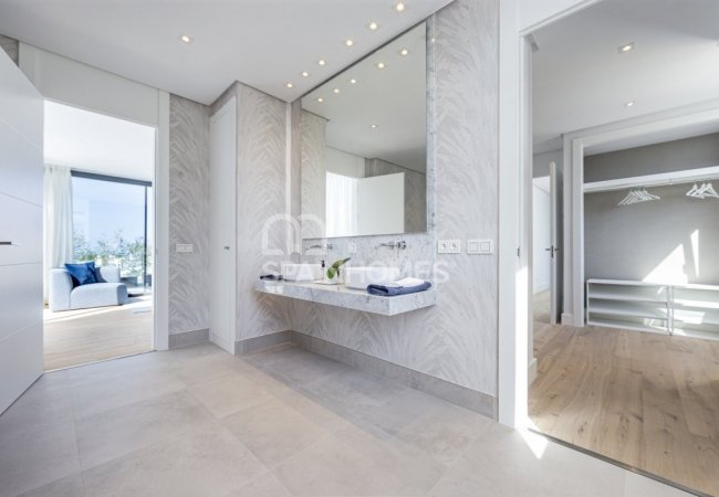 Marbella’da Avantajlı Konumda Taşınmaya Hazır Golf Villaları 34