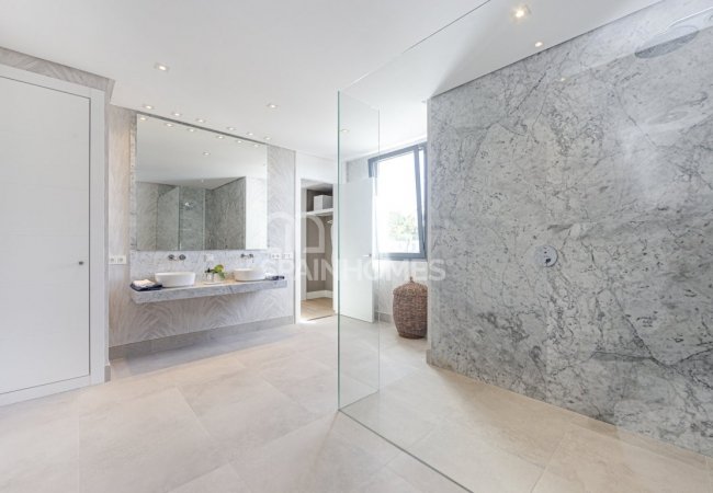 Marbella’da Avantajlı Konumda Taşınmaya Hazır Golf Villaları 44