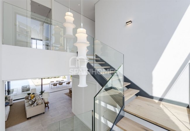 Marbella’da Avantajlı Konumda Taşınmaya Hazır Golf Villaları 47