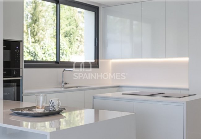 Marbella’da Avantajlı Konumda Taşınmaya Hazır Golf Villaları 21