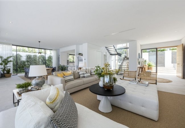 Marbella’da Avantajlı Konumda Taşınmaya Hazır Golf Villaları 22