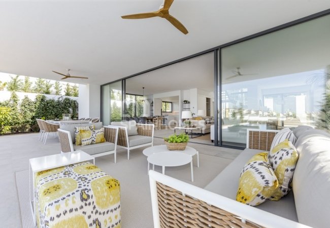 Marbella’da Avantajlı Konumda Taşınmaya Hazır Golf Villaları 26