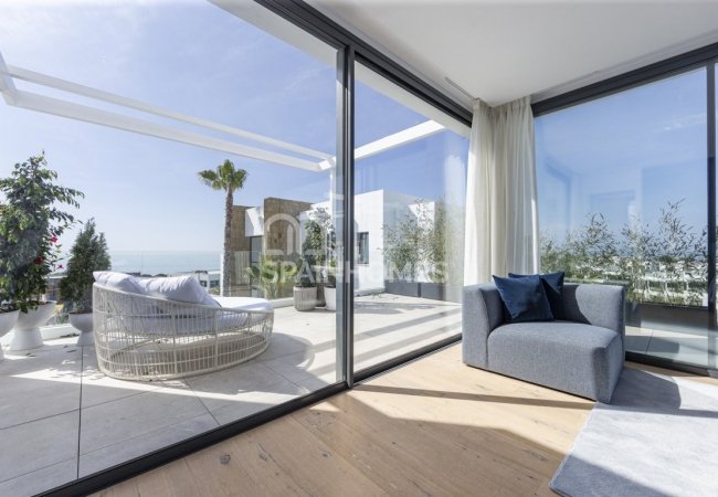 Marbella’da Avantajlı Konumda Taşınmaya Hazır Golf Villaları 27