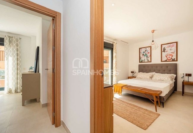 Fuengirola’da Sahile Yakın Havuzlu Modern Evler 10