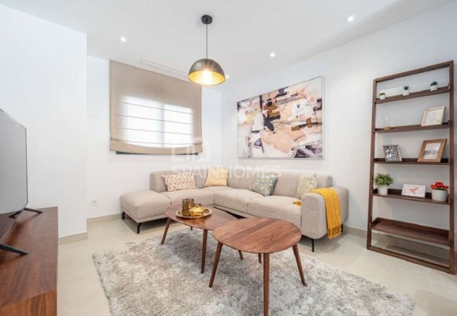 Fuengirola’da Sahile Yakın Havuzlu Modern Evler 20
