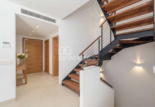 Fuengirola’da Sahile Yakın Havuzlu Modern Evler 24
