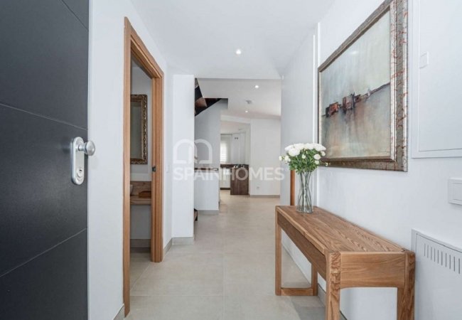 Fuengirola’da Sahile Yakın Havuzlu Modern Evler 25