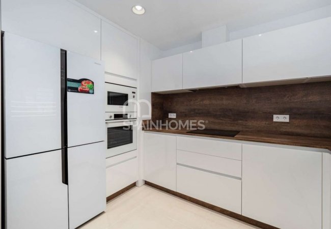 Fuengirola’da Sahile Yakın Havuzlu Modern Evler 7