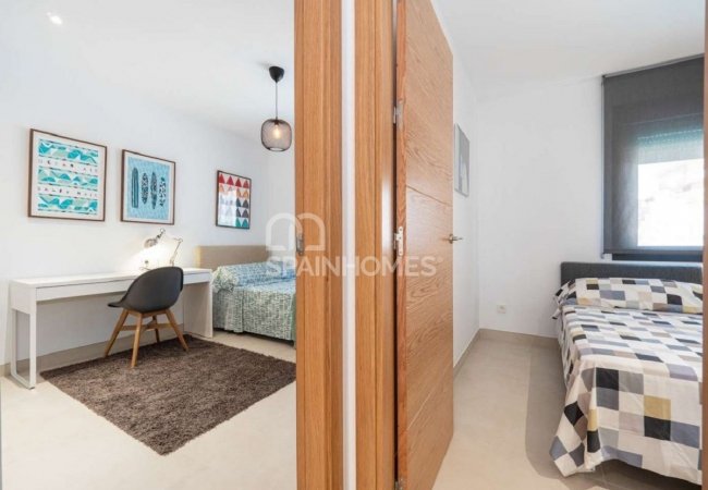 Fuengirola’da Sahile Yakın Havuzlu Modern Evler 16