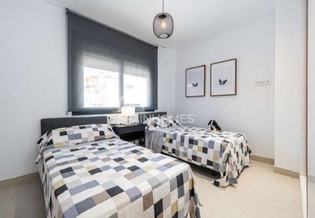 Fuengirola’da Sahile Yakın Havuzlu Modern Evler 17