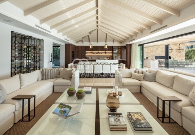 Marbella'da Golf Sahası Önünde Prestijli Villa 14