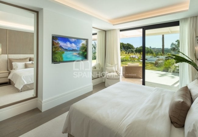 Marbella'da Golf Sahası Önünde Prestijli Villa 23