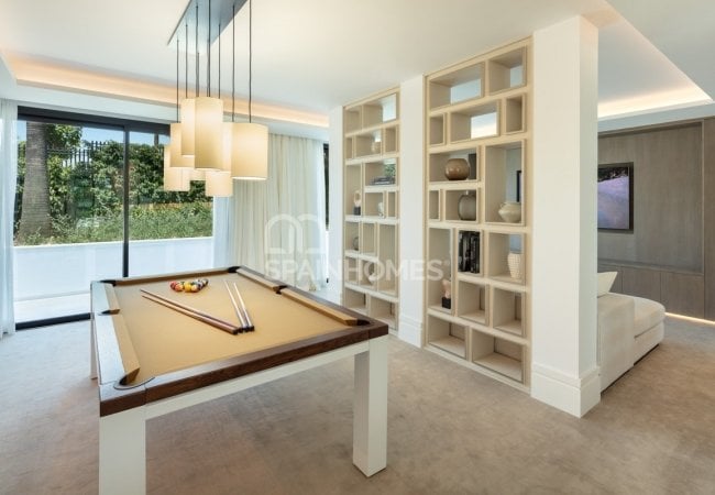 Marbella'da Golf Sahası Önünde Prestijli Villa 29