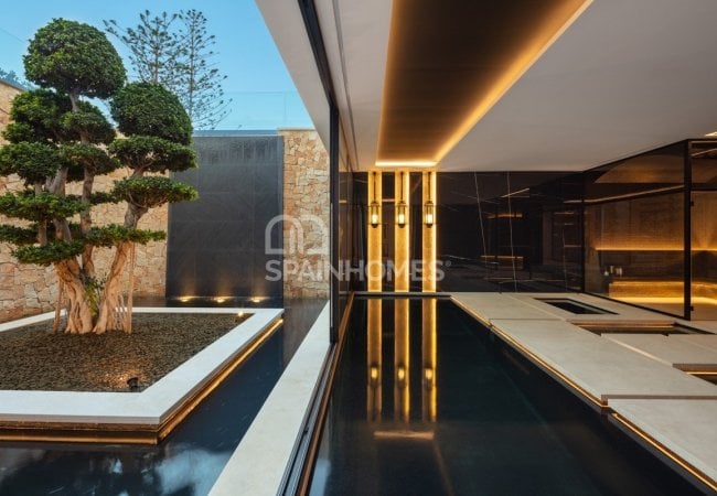 Marbella'da Golf Sahası Önünde Prestijli Villa 33