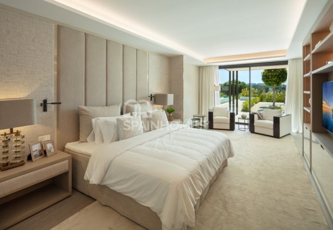 Marbella'da Golf Sahası Önünde Prestijli Villa 18