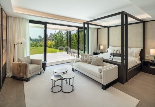 Marbella'da Golf Sahası Önünde Prestijli Villa 21